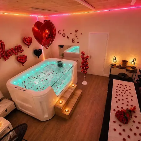 60 M² With Jacuzzi *